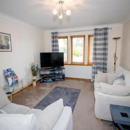 Modern 2 Bedroom Semi Detached House With Own Private Driveway Inverness Exterior photo